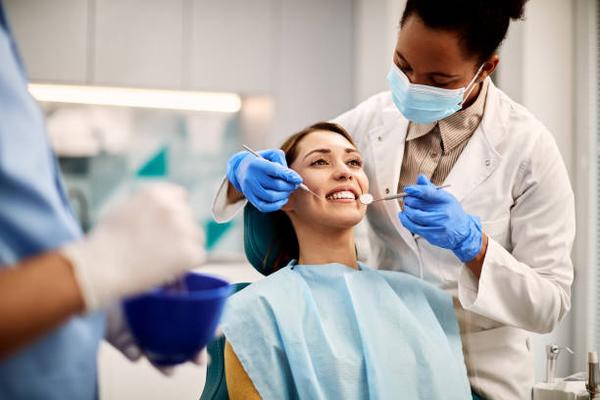 How to Choose the Right Dentist for Your Family’s Oral Health