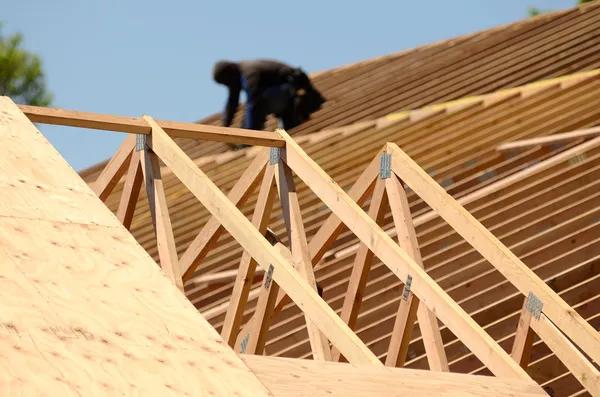 Choosing the Right Englewood Roofing Contractor for Your Home